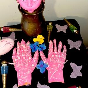 Pink creature gloves!💗